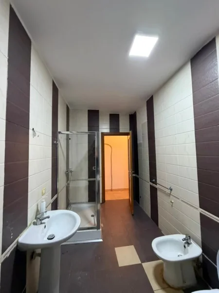 Tirane, shitet apartament 2+1 Kati 3, 120 m² 299.000 € (Rruga e Kavajes)