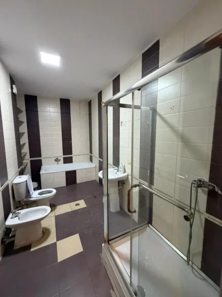 Tirane, shitet apartament 2+1 Kati 3, 120 m² 299.000 € (Rruga e Kavajes)