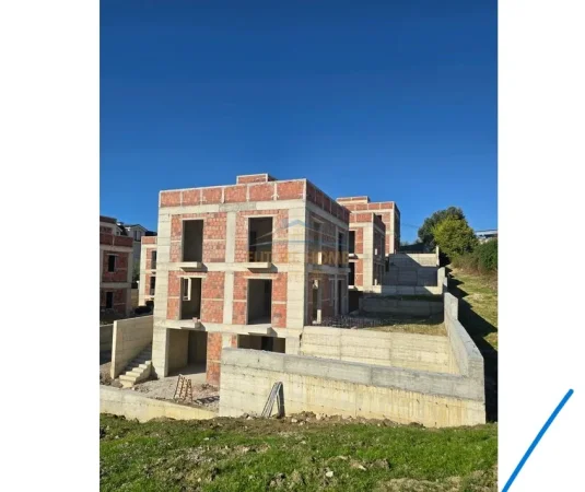 Tirane, shitet Vile 3 Katshe Kati 0, 320 m² 795.000 € (Liqeni i Farkes)