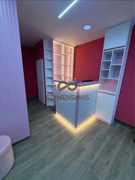 Tirane, jepet me qera dyqan Kati 1, 38 m² 250 € (shkoze)