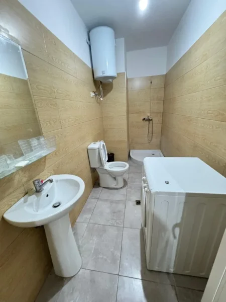 Tirane, jepet me qera apartament 2+1 Kati 1, 350 €