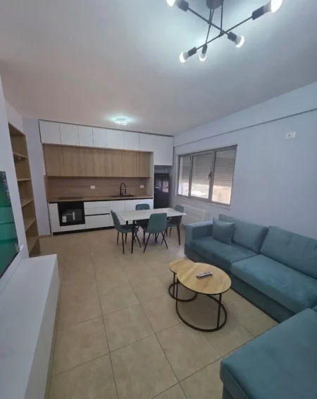 Tirane, jepet me qera apartament 1+1 Kati 2, 60 m² 500 € (Rruga 5 Maji)