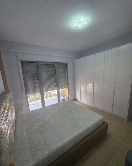 Tirane, jepet me qera apartament 1+1 Kati 2, 60 m² 500 € (Rruga 5 Maji)