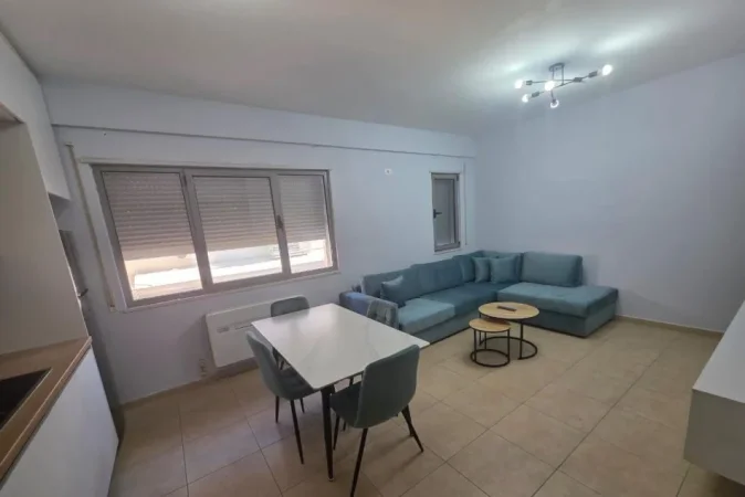 Tirane, jepet me qera apartament 1+1 Kati 2, 60 m² 500 € (Rruga 5 Maji)