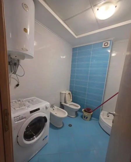 Tirane, jepet me qera apartament 1+1 Kati 2, 60 m² 500 € (Rruga 5 Maji)