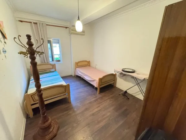 Tirane, jepet me qera apartament 2+1 , 600 € 