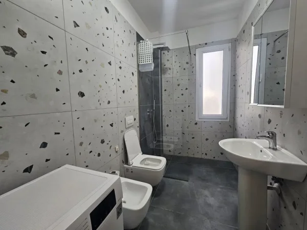 Tirane, jepet me qera apartament 3+1+Aneks+Ballkon Kati 9, 700 m² 700 € 