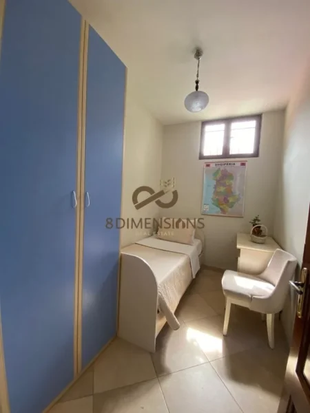 Tirane, jepet me qera shtepi 3+1+Ballkon Kati 0, 80 m² 800 € (bulevardi zogu 1)