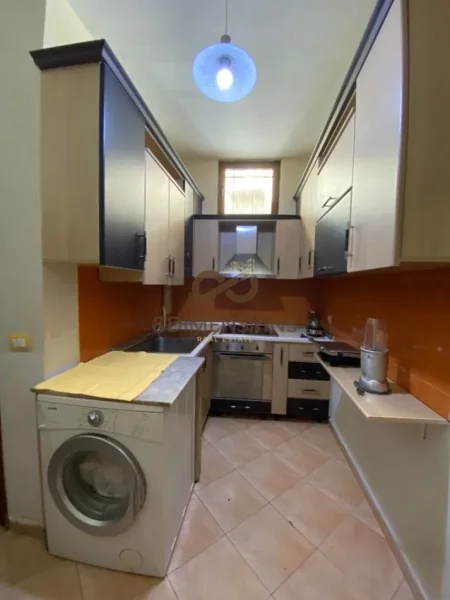 Tirane, jepet me qera shtepi 3+1+Ballkon Kati 0, 80 m² 800 € (bulevardi zogu 1)