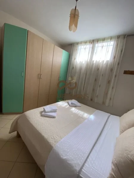 Tirane, jepet me qera shtepi 3+1+Ballkon Kati 0, 80 m² 800 € (bulevardi zogu 1)