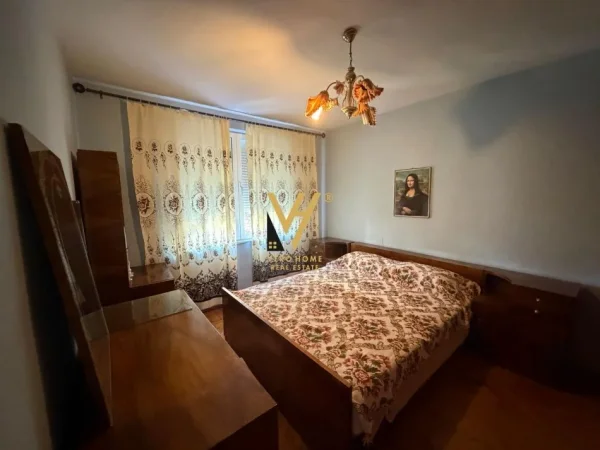 Tirane, jepet me qera apartament 2+1+Ballkon Kati 2, 75 m² 520 € (21 DHJETORI)