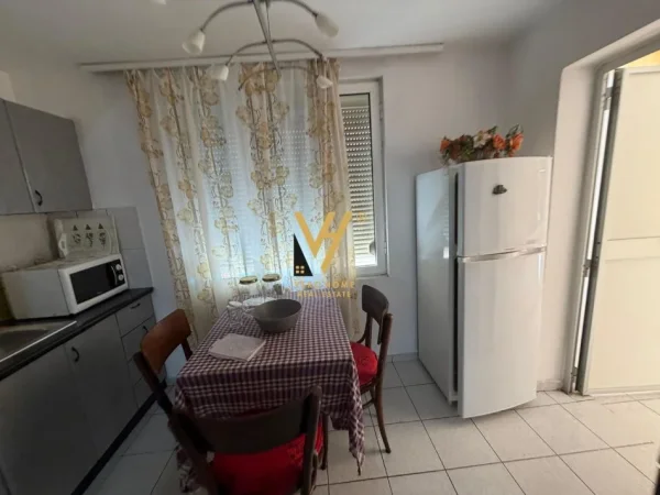 Tirane, jepet me qera apartament 2+1+Ballkon Kati 2, 75 m² 520 € (21 DHJETORI)