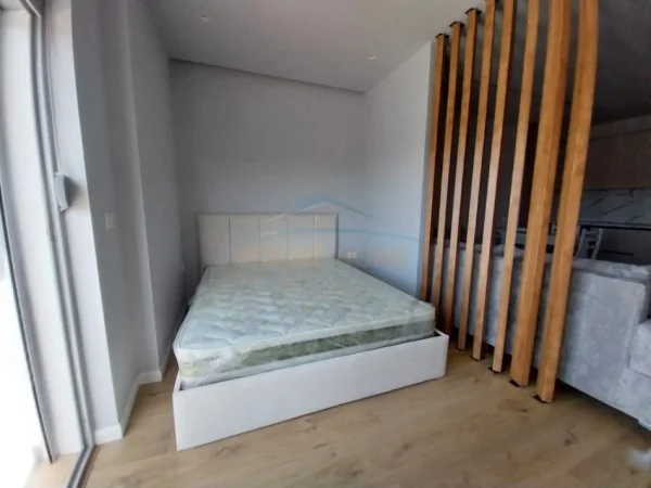 Tirane, jepet me qera garsonier 1+1 Kati 7, 45 m² 350 € (Unaza e Re prane Viles L)