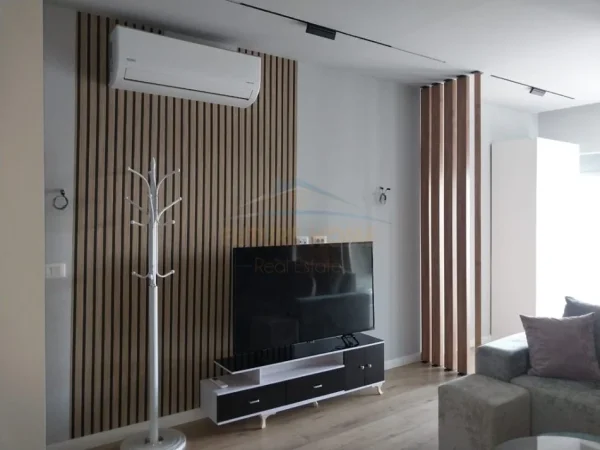 Tirane, jepet me qera garsonier 1+1 Kati 7, 45 m² 350 € (Unaza e Re prane Viles L)