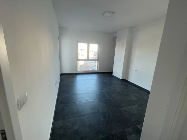 Tirane, jepet me qera apartament 2+1 Kati 5, 120 m² 850 € (Zogu i Zi)