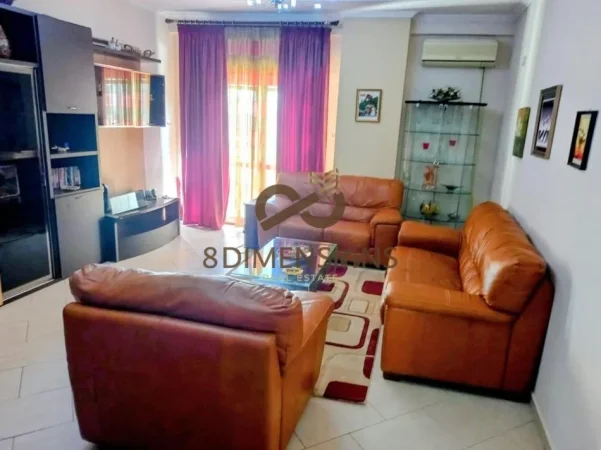 Tirane, jepet me qera apartament 2+1+Ballkon Kati 5, 124 m² 800 € (komuna e parisit)