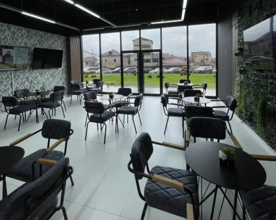 Tirane, jepet me qera ambjent biznesi Kati 0, 141 m² 1.100 € (QSUT)