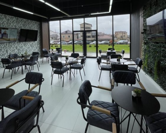 Tirane, jepet me qera dyqan Kati 0, 141 m² 1.100 € (QSUT)