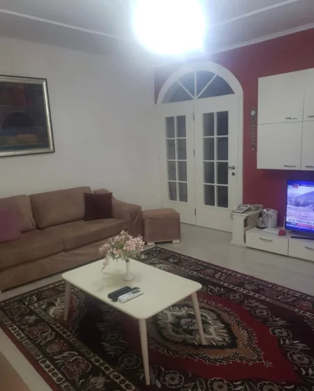 Tirane, jepet me qera apartament 2+1+Ballkon Kati 2, 112 m² 820 € (MYSLYM SHYRI)