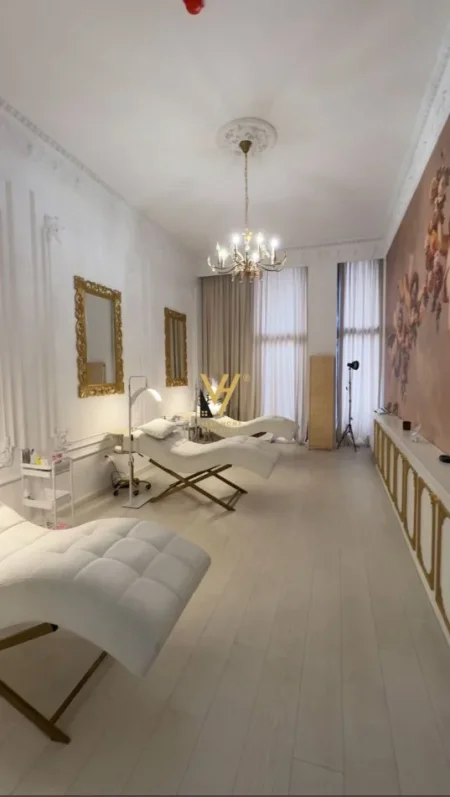 Tirane, jepet me qera ambjent biznesi Kati 1, 78 m² 1.100 € (RRUGA E KAVAJES, GARDEN BUILDING)