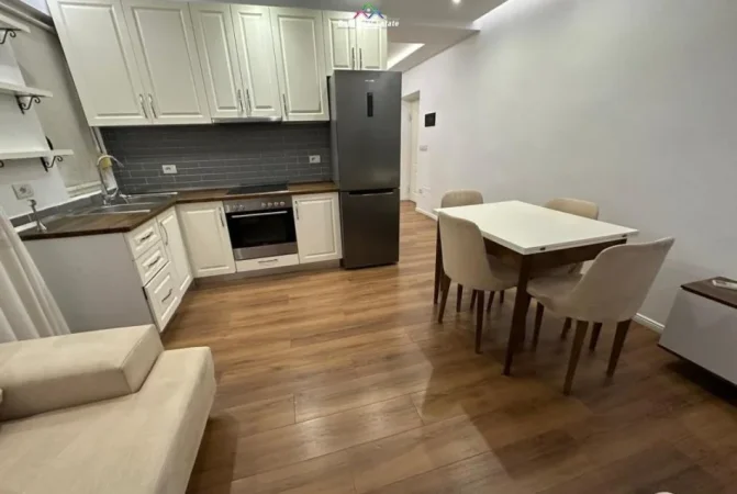 Tirane, jepet me qera apartament 1+1 Kati 1, 70 m² 520 € (Rruga Gjon Buzuku)
