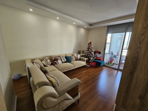 Tirane, jepet me qera apartament 2+1 Kati 5, 90 m² 750 € (Pas radisonit)