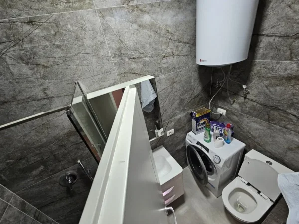 Tirane, jepet me qera apartament 2+1 Kati 5, 90 m² 750 € (Pas radisonit)