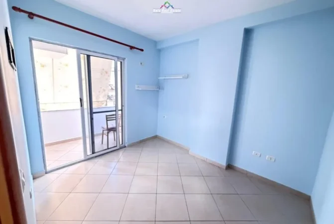 Tirane, jepet me qera apartament 2+1 Kati 4, 80 m² 570 € (Rruga Riza Cerova)