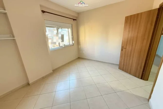 Tirane, jepet me qera apartament 2+1 Kati 4, 80 m² 570 € (Rruga Riza Cerova)