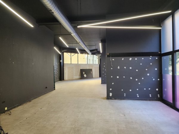 Tirane, jepet me qera ambjent biznesi Kati 0, 209 m² 