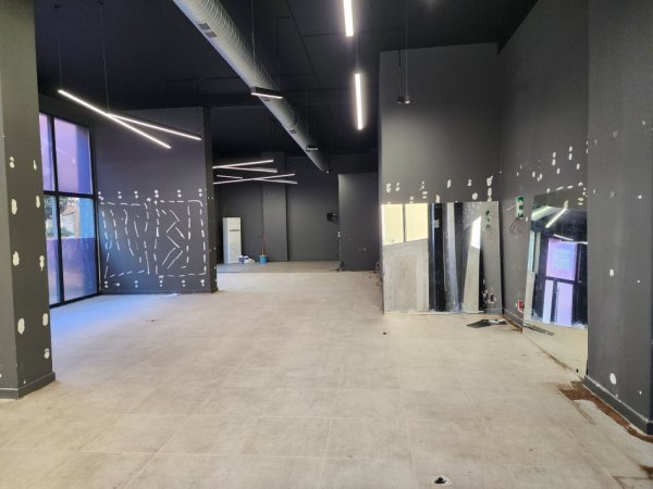 Tirane, jepet me qera ambjent biznesi Kati 0, 209 m² 