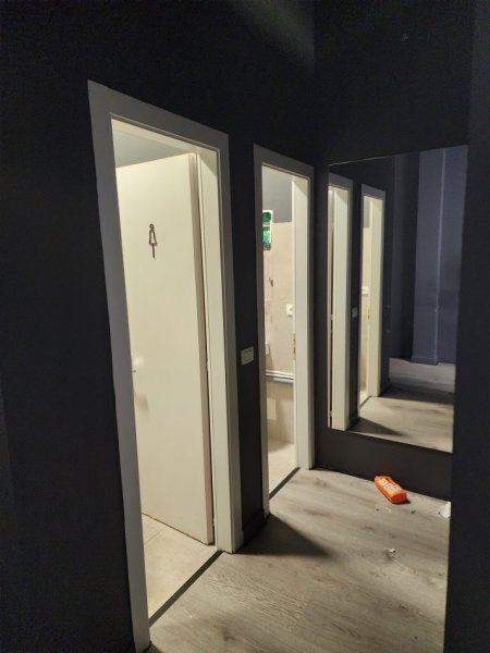 Tirane, jepet me qera ambjent biznesi Kati 0, 209 m² 