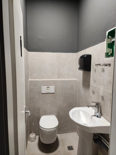 Tirane, jepet me qera ambjent biznesi Kati 0, 209 m² 