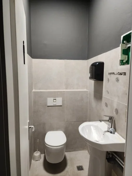 Tirane, jepet me qera ambjent biznesi Kati 0, 209 m² 