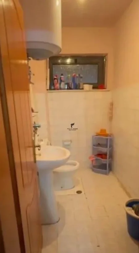 Tirane, jepet me qera apartament 2+1 Kati 2, 87 m² 450 € (ALI DEMI)