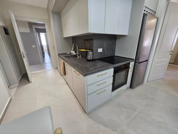 Tirane, jepet me qera apartament 1+1 Kati 3, 55 m² 940 € (Rruga e Kavajes)