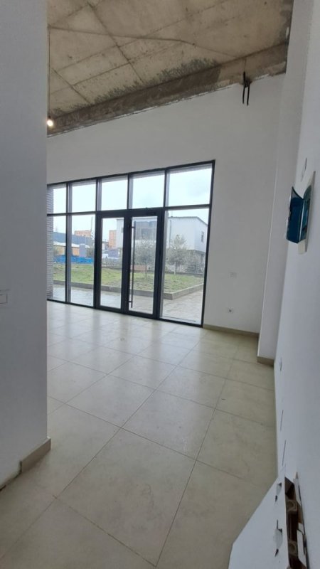 Tirane, jepet me qera dyqan Kati 0, 35 m² 500 € (Astir)