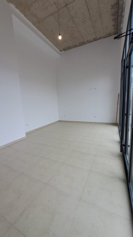 Tirane, jepet me qera dyqan Kati 0, 35 m² 500 € (Astir)