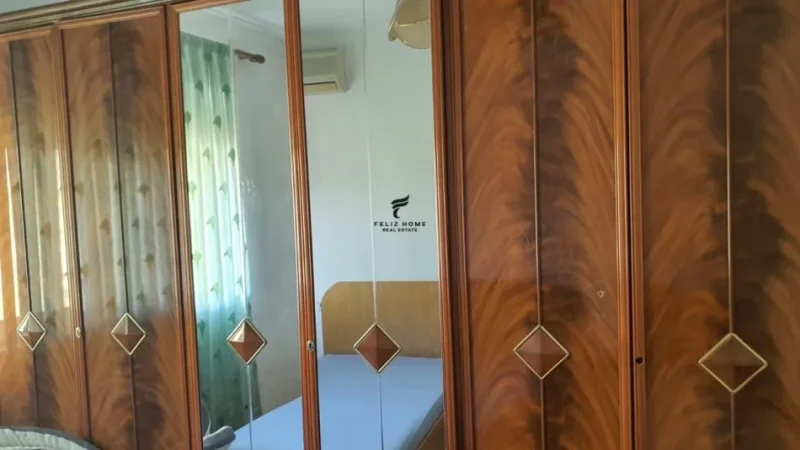 Tirane, jepet me qera apartament 1+1 Kati 3, 55 m² 450 € (BRRYLI)