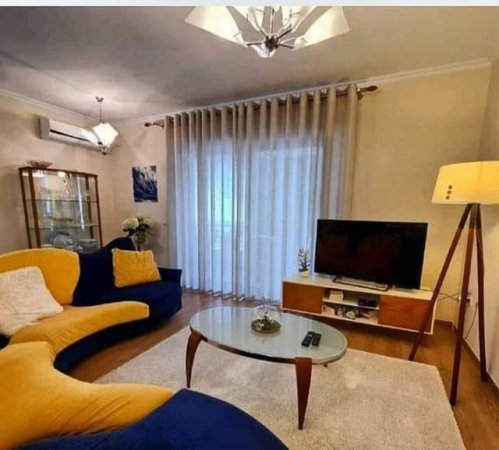 Tirane, jap me qera apartament 2+1ne Bllok