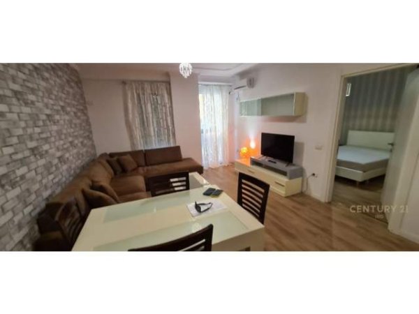 Tirane, jepet me qera apartament 1+1+BLK Kati 1, 50 m² 450 Euro (Rruga e Barrikadave)