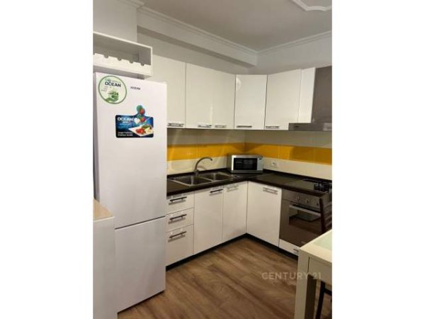 Tirane, jepet me qera apartament 1+1 Kati 2, 60 m² 450 Euro (barrikadat)