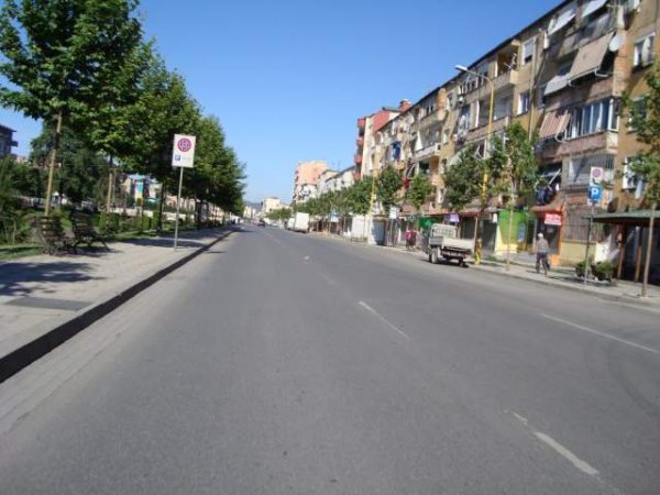 Tirane, shes apartament 2+1 Kati 1, 100 m² 190.000 Euro (Shalllvaret)