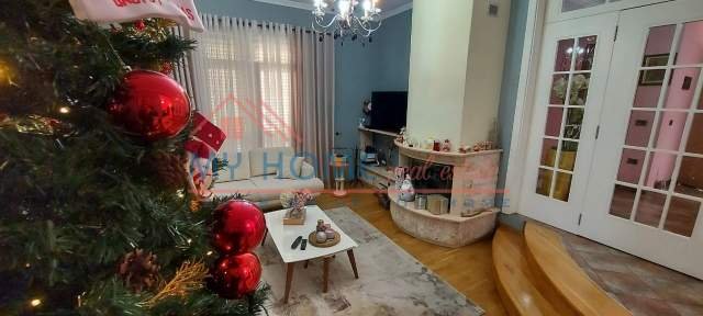 Tirane, jap me qera Vile 3 Katshe Kati 1, 500 m² 1.700 Euro (Rruga Feim Ibrahimi)