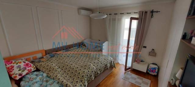 Tirane, jap me qera Vile 3 Katshe Kati 1, 500 m² 1.700 Euro (Rruga Feim Ibrahimi)