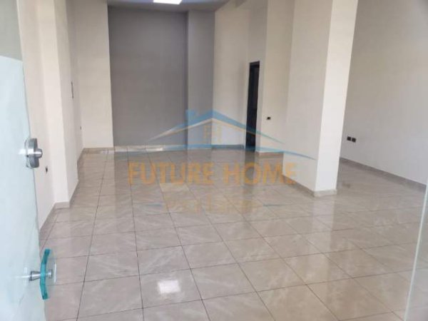 Tirane, jap me qera ambjent biznesi Kati 0, 52 m² 380 Euro (Rruga Gjon Buzuku)