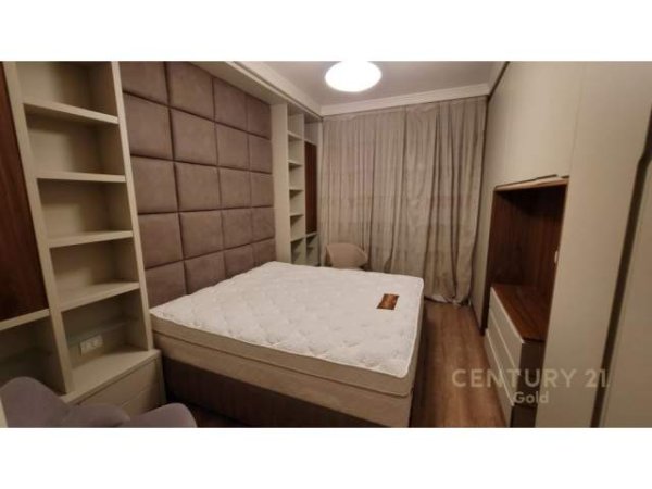 Tirane, jap me qera apartament 3+1+BLK Kati 8, 165 m² 1.200 Euro (kopshti botanik)