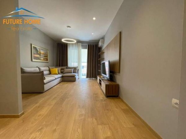 Tirane, jap me qera apartament 2+1+BLK Kati 10, 90 m² 550 Euro (Komuna e Parisit)
