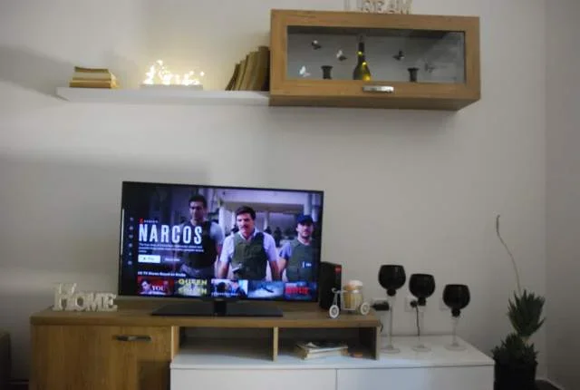 Tirane, jap me qera afatshkurter - apartament 1+1 Kati 1, 65 m² 3500 Leke/nata (Rruga Frosina Plaku)