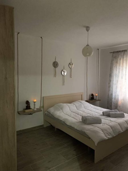 Tirane, jap me qera afatshkurter - apartament 1+1 Kati 1, 65 m² 3500 Leke/nata (Rruga Frosina Plaku)